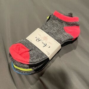 Pack of socks. 5 pairs instead of 6.